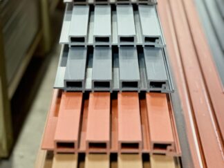 WPC kompozīta fasādes dēļu paraugi dažādās krāsās